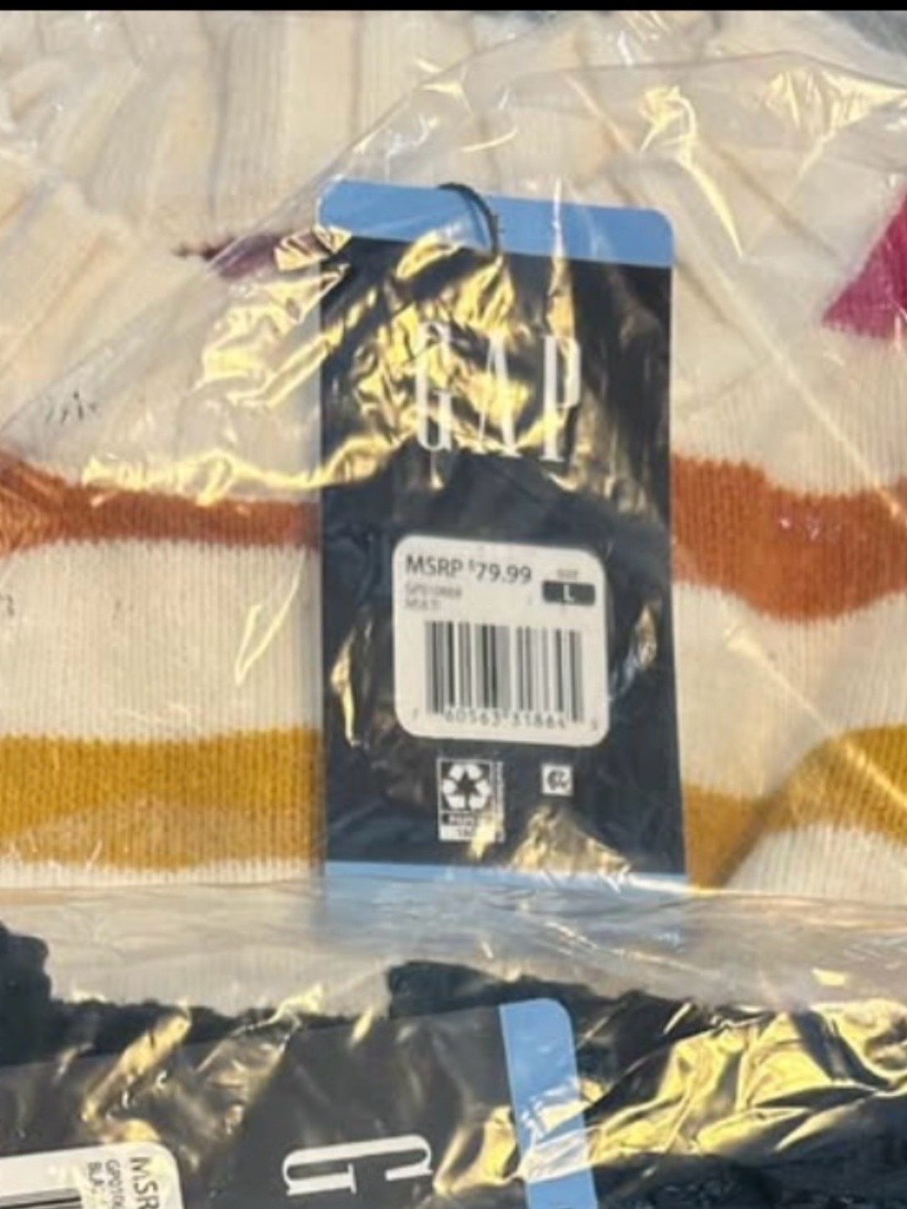 The Gap Women’s Sweater Large NWT - Picture 3 of 3